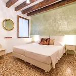 Residenza San Silvestro 3* ונציה