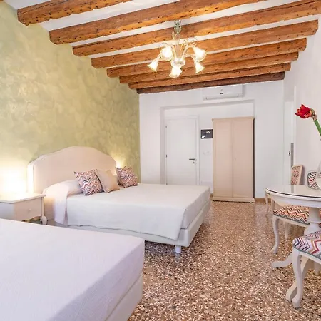 בית הארחה Residenza San Silvestro ונציה